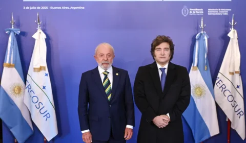 Sete em cada dez argentinos rejeitam ataques de Milei a Lula, aponta pesquisa