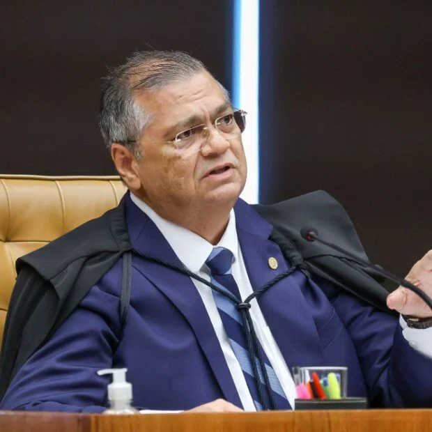 Dino diz que ‘ultraprotagonismo’ do Judiciário não é desejável, mas que STF não pode sair correndo