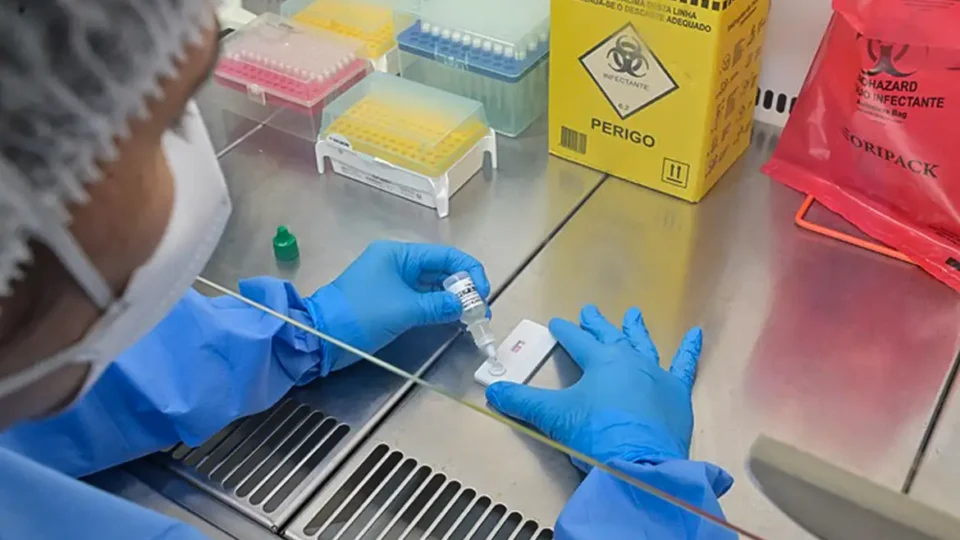 Anvisa atualiza regras sobre controle de qualidade em laboratórios