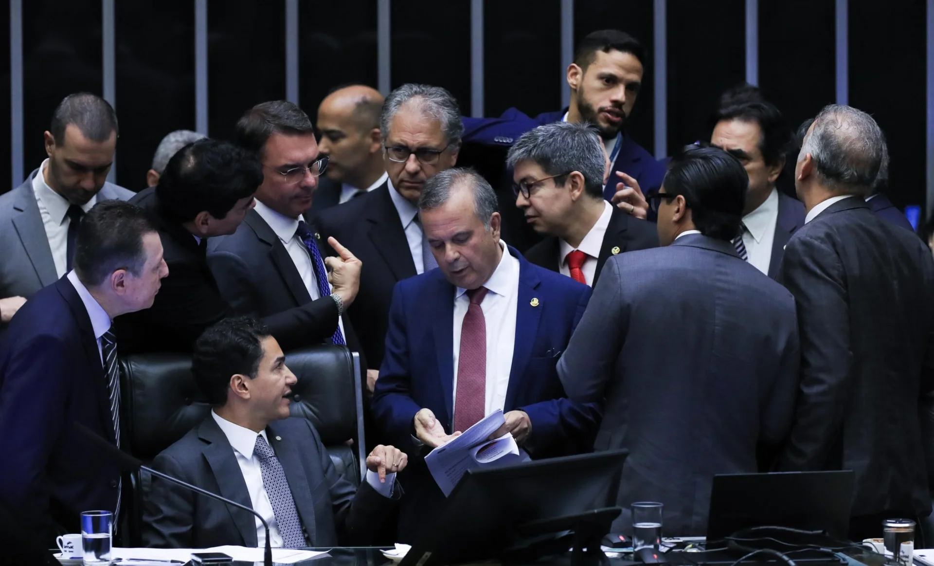 parlamentares, homens brancos