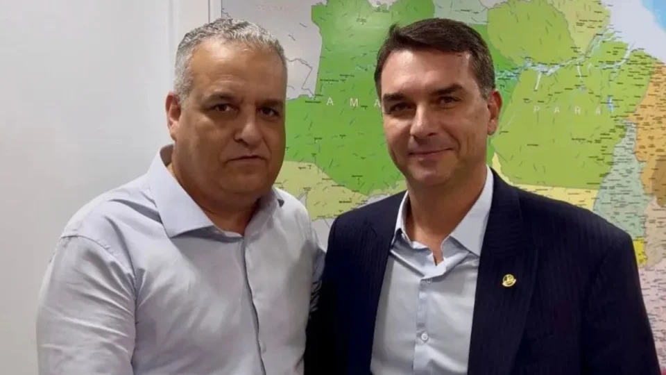 Flávio Bolsonaro anuncia deputado Alfredo Gaspar como vice na chapa à Presidência