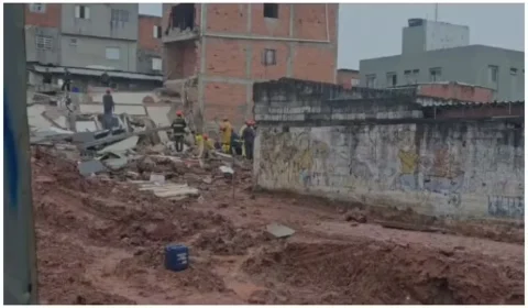 Imóvel desaba em São Bernardo (SP) e deixa vítima sob os escombros; três pessoas foram resgatadas