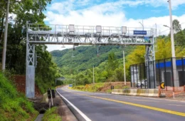 CNH digital vai centralizar aviso e pagamento de pedágio free flow, e motorista receberá alerta