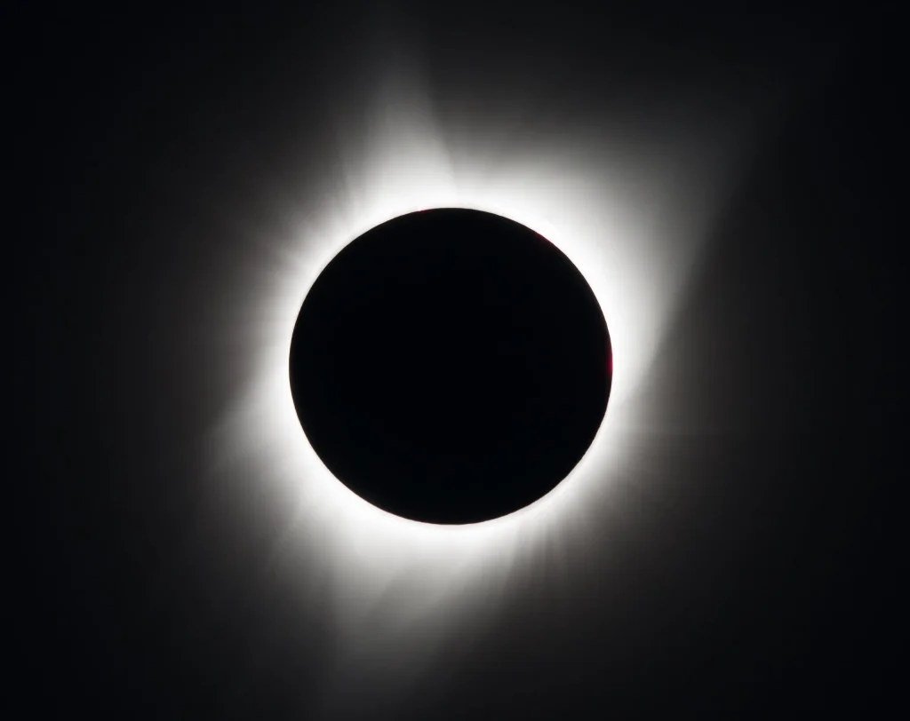 Eclipse solar total escurece o céu para 15 milhões de pessoas nesta quarta; entenda