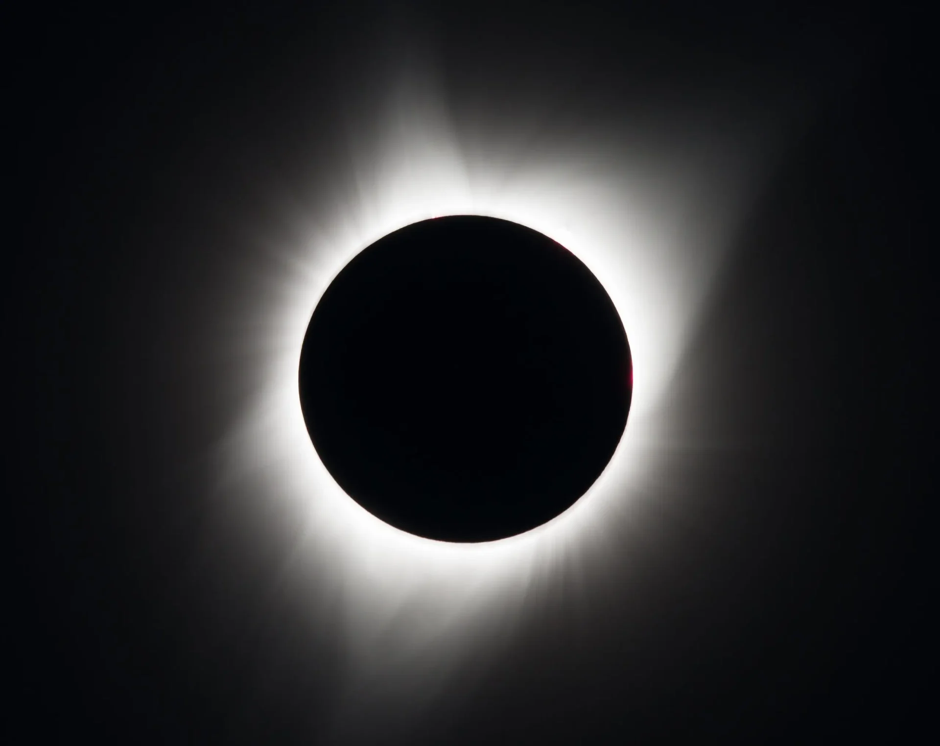 Eclipse solar total escurece o céu para 15 milhões de pessoas nesta quarta; entenda