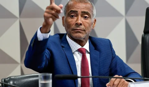Romário diz à Justiça que penhora de salário no Senado compromete sua sobrevivência