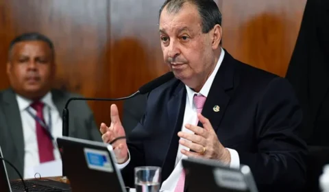Senador Omar Aziz defende fim da escala 6 por 1 e diz que Senado deve aprovar PEC