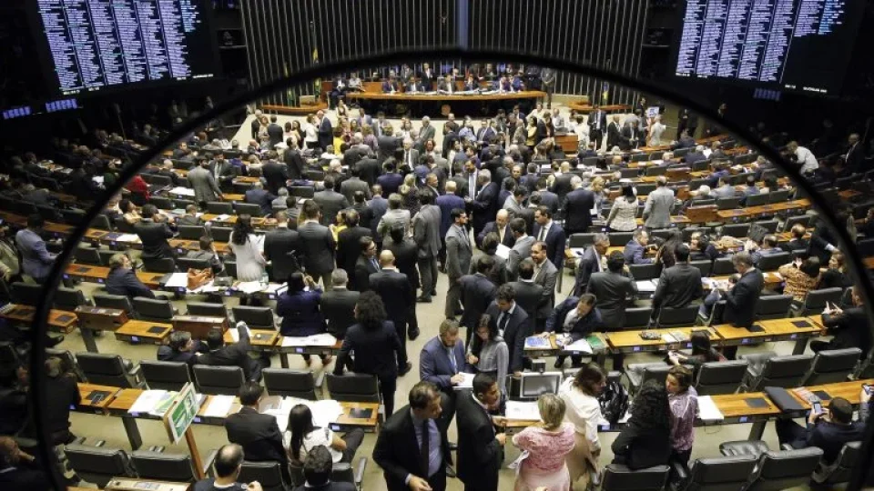 Deputados elevam gastos com divulgação em 25% antes da trava eleitoral