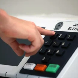 Após deixar 1.442 candidatos fora de filtro, X é alvo de denúncia na Justiça Eleitoral