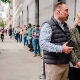 Eleitor trumpista tem esposa presa pelo ICE e questiona políticas migratórias dos EUA