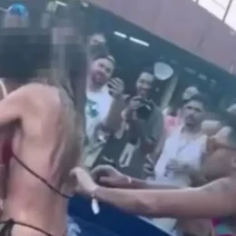 Comediante é condenado a pagar R$ 30 mil a duas mulheres por assédio na ‘Farofa da Gkay’