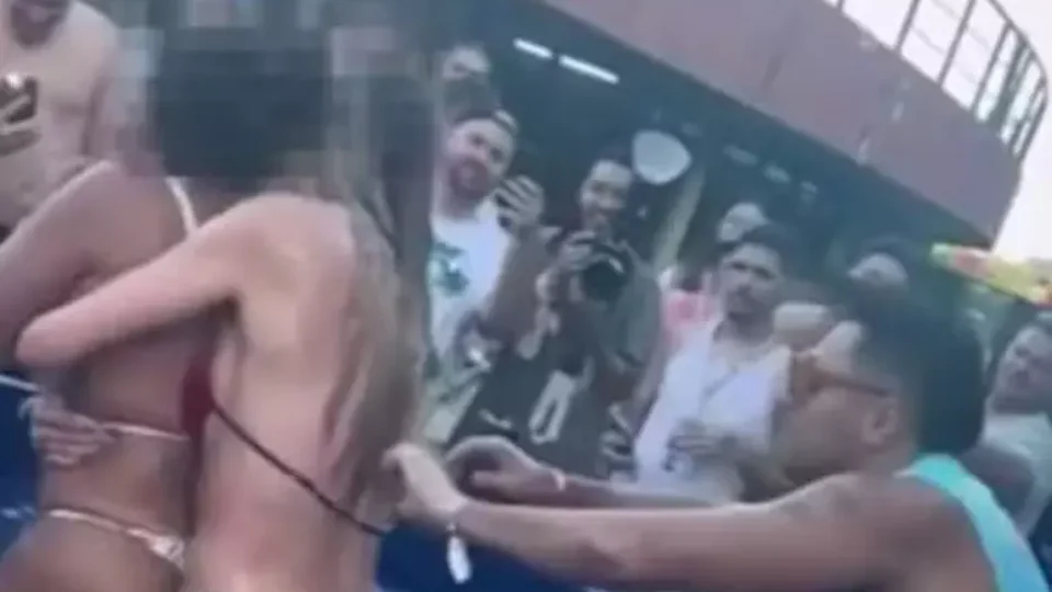 Comediante é condenado a pagar R$ 30 mil a duas mulheres por assédio na ‘Farofa da Gkay’