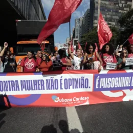 Mulheres vão às ruas pela aprovação do PL da Misoginia neste domingo (2)