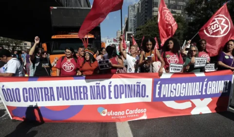 Mulheres vão às ruas pela aprovação do PL da Misoginia neste domingo (2)