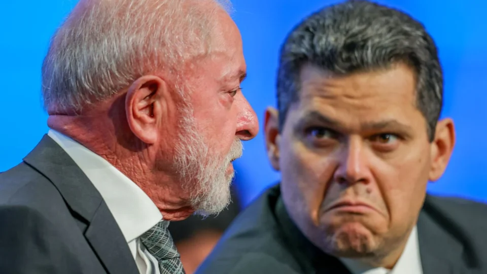 Após encontros com Lula, Alcolumbre abre caminho para PEC do fim da 6×1