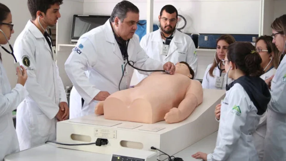 Enamed: STJ autoriza MEC a retomar sanções contra faculdades de Medicina