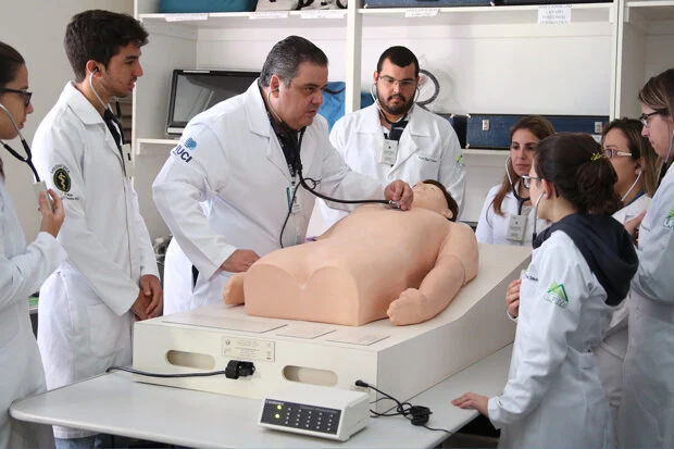 Enamed: STJ autoriza MEC a retomar sanções contra faculdades de Medicina