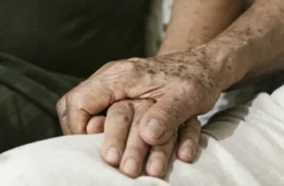 Conheça os 10 sinais de alerta que podem indicar Alzheimer ou outras demências