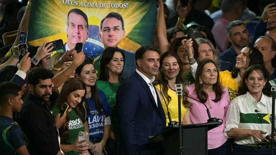 Flávio fez só 3 propostas de lei sobre segurança da mulher em 24 anos de política
