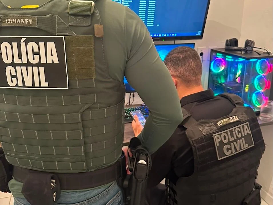 Policiais civis na operação contra grupo extremista | Divulgação/PCSC
