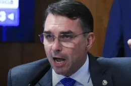 Flávio Bolsonaro quer proibir o crime