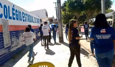 Estudante de 16 anos é espancada após rejeitar investidas de colega em escola