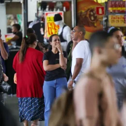 Desemprego recua a 5,3% e tem menor taxa até julho na série histórica