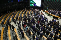Congresso deve decidir sobre ‘taxa das blusinhas’ nesta segunda