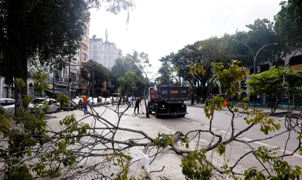 RJ e litoral norte de SP têm alerta de perigo para ventania do ciclone nesta sexta (21)