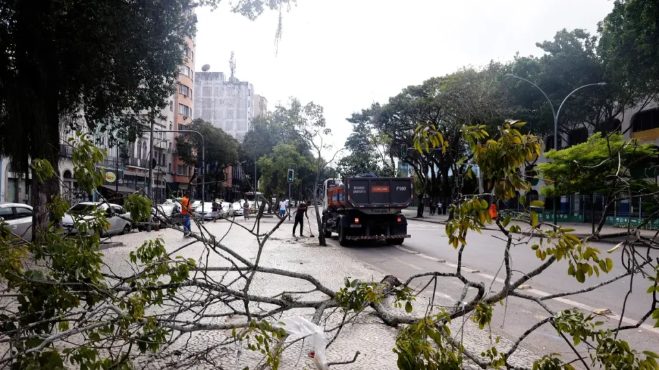 RJ e litoral norte de SP têm alerta de perigo para ventania do ciclone nesta sexta (21)