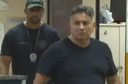 Delegado citado no caso Marielle é preso por tentar furtar R$ 500 em supermercado