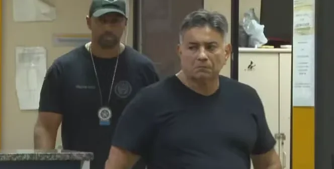 Delegado citado no caso Marielle é preso por tentar furtar R$ 500 em supermercado