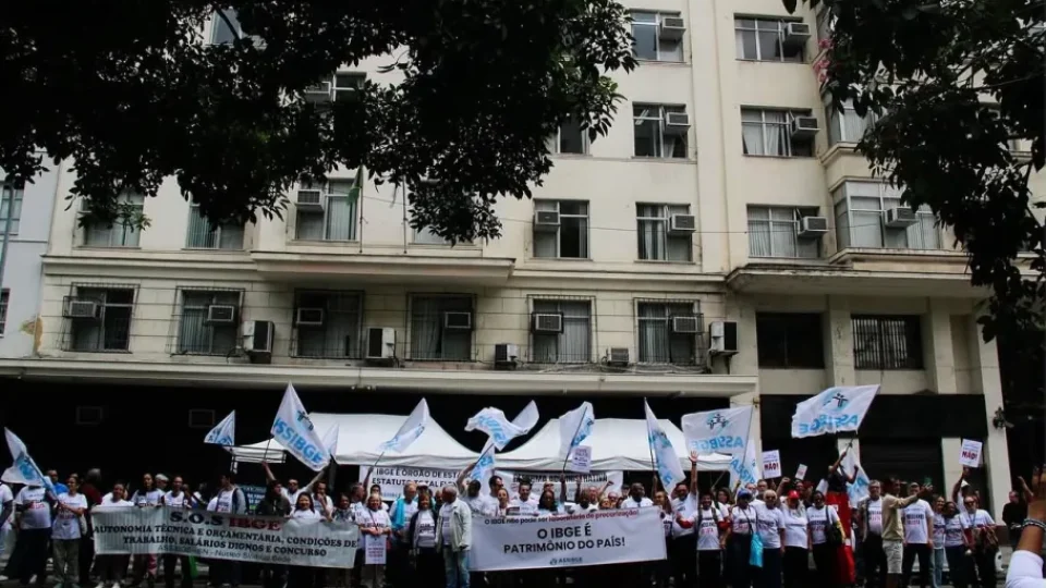 Servidores do IBGE iniciam greve em oposição a medidas da gestão Pochmann