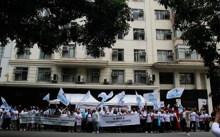 Servidores do IBGE iniciam greve em oposição a medidas da gestão Pochmann