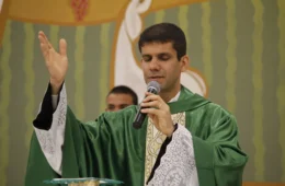 Padre é excomungado devido a vínculo com grupo ultraconservador em São Paulo