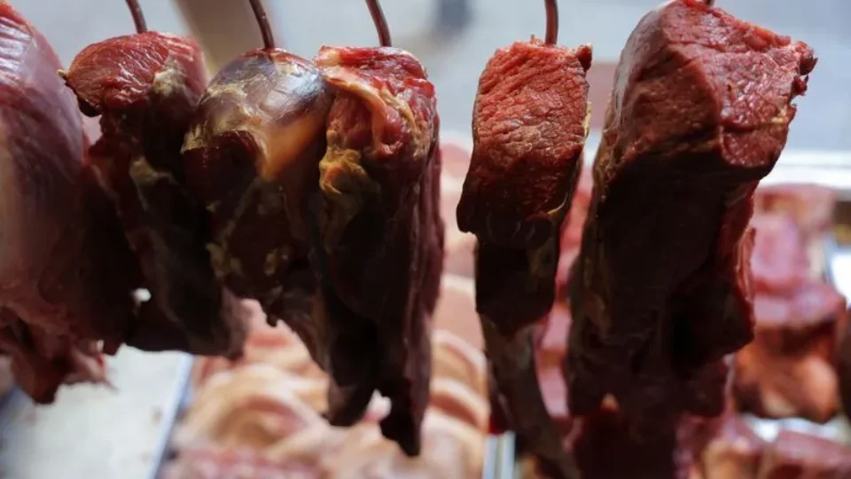 Trump anuncia medida contra monopólio da carne após críticas a empresas brasileiras