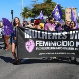 Mulheres vão às ruas pela votação do PL contra a Misoginia