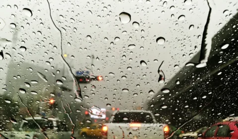 Cidades do litoral suspendem as aulas devido aos ventos do ciclone-bomba em SP