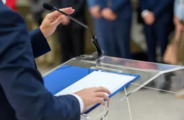 Incongruência pouca é bobagem: pastores candidatos