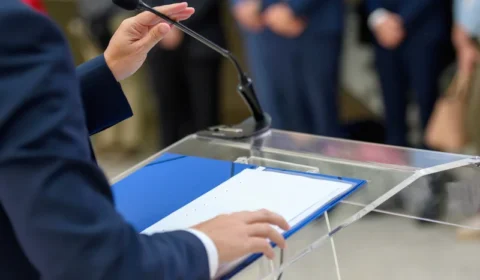 Incongruência pouca é bobagem: pastores candidatos