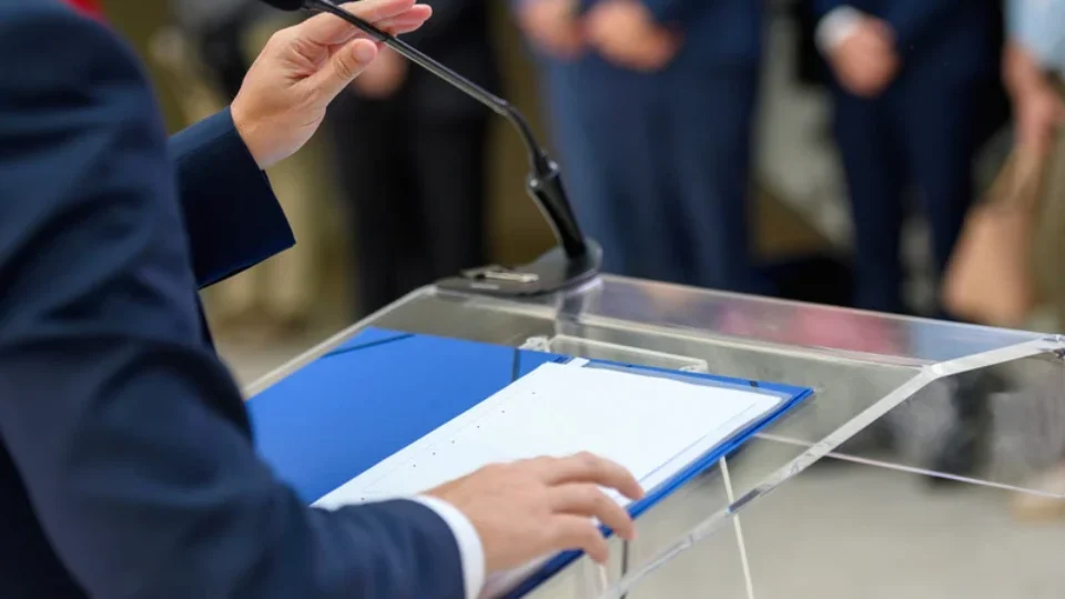 Incongruência pouca é bobagem: pastores candidatos