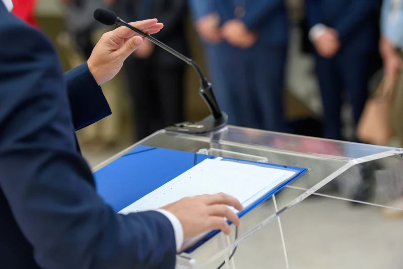 Incongruência pouca é bobagem: pastores candidatos