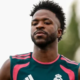 Vini Jr. apaga posts em rede social em meio a processo de renovação com Real Madrid