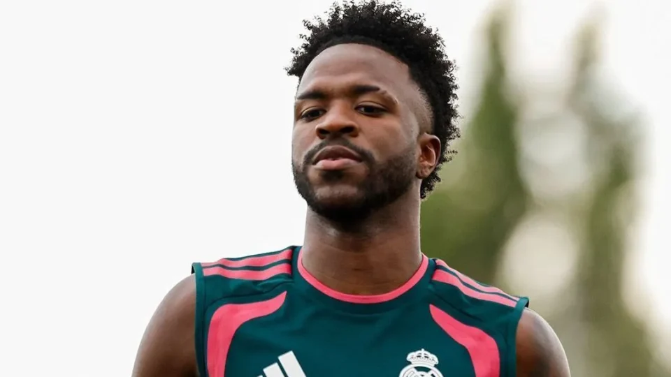 Vini Jr. apaga posts em rede social em meio a processo de renovação com Real Madrid