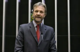 Líder do PT, Pedro Uczai desmaia durante reunião do Colégio de Líderes da Câmara