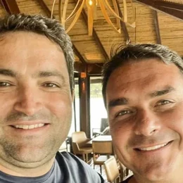 Viagens e imóveis aproximam Flávio de advogado investigado na fraude do INSS, diz jornal