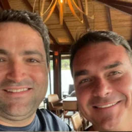 Jato não é uber: quem paga os voos internacionais de Flávio Bolsonaro?