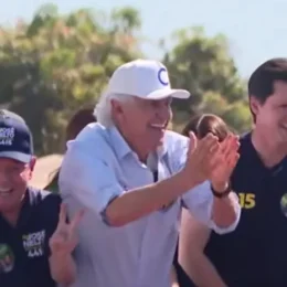 Caiado começa campanha com carreata em Goiás e afirma que é oposição a Lula, após fala de Kassab