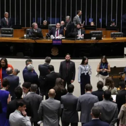 Mineradoras elogiam, mas municípios criticam PL de minerais críticos