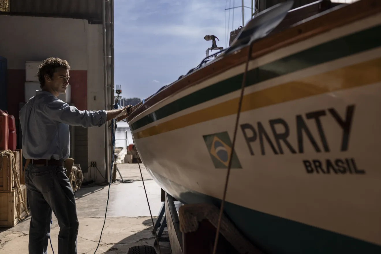Filipe Bragança será o protagonista de "100 Dias", filme que conta a história do navegador Amyr Klink • Divulgação/Fabio Braga/Pivô Audiovisual